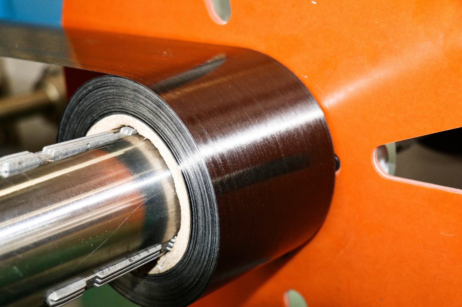Solution Method Impregnation/Continuous Carbon Fiber Reinforced Thermoplastic UD-tape Production Line；